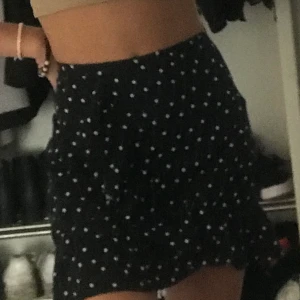 Kjol - Tragkedjan e lite svår men annars är den jätte fin o bra skick