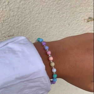 Armband - Färgglatt armband, det finns en annan annons med båda armbanden i paketpris