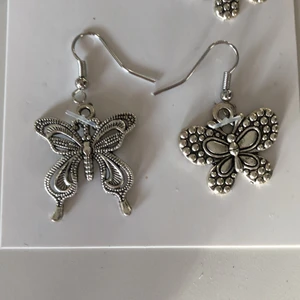 Örhängen med fjärilar  - Örhängen 70 kr styck :) kan fixa båda sorters fjärilar:) 🦋🦋🦋💕