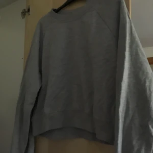 Tröja - Oversized grå tröja