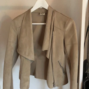 Tunn vår jacka  - Tunn mocka jacka 