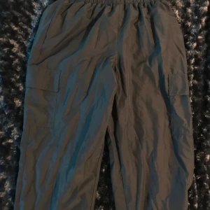 Hollister cargo byxor Strl XS - Aldrig använda, foddrade på insidan 