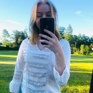 Odd Molly blus - Ljusrosa Odd Molly blus. Knappt använd. Storlek 0, vilket motsvarar XS. OBS! Köparen står för den eventuella fraktkostnaden!