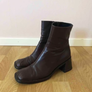 Shoes - säljer dessa super fina skor från Italien som inte kommer till användning 🇮🇹🇮🇹🇮🇹 frakten ingår i priset 🌸