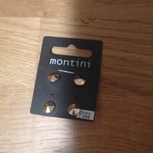 Örhängen  - Köpare står för frakt! 