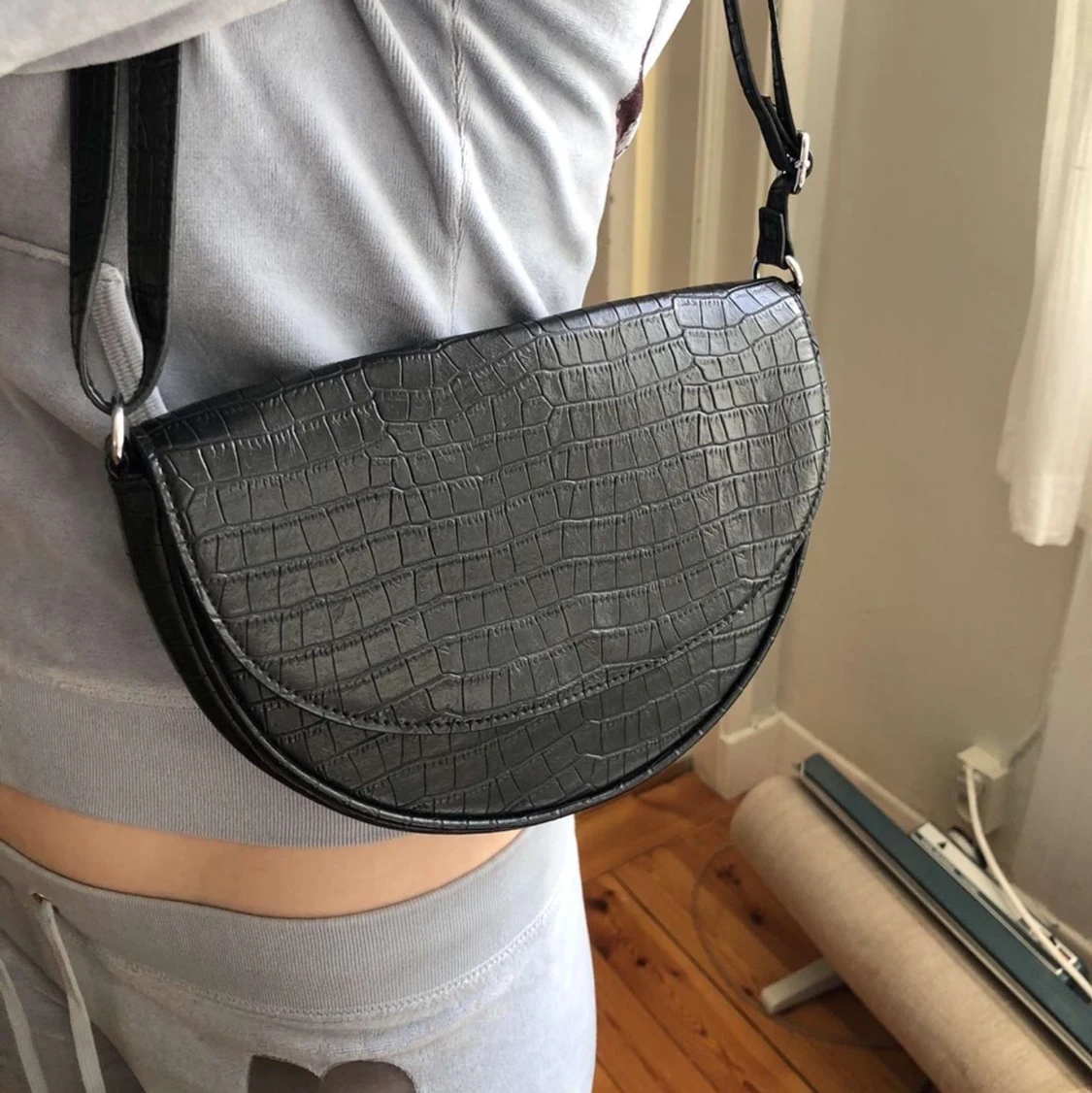 Axelremsväska från monki