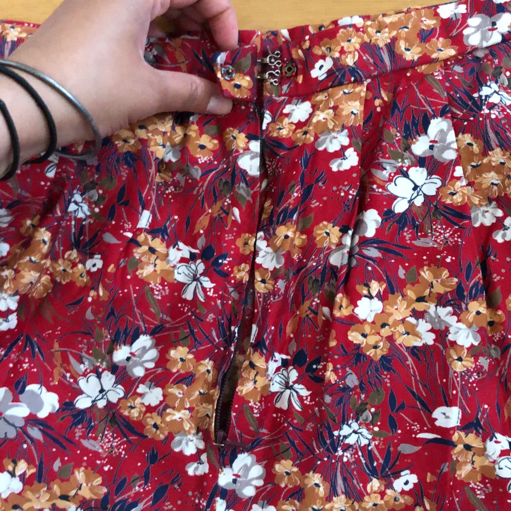 Vintage skirt, floral, in very good condition!. Kjolar.