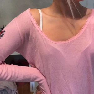 Longsleeve odd Molly  - Söt rosa tröja från odd molly. Tunt och skönt material! Frakt 50kr