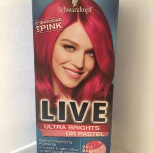 Rosa hårfärg från Schwarzkopf, oöppnad! Säljer den för 20kr (originalpris 62kr)❤️