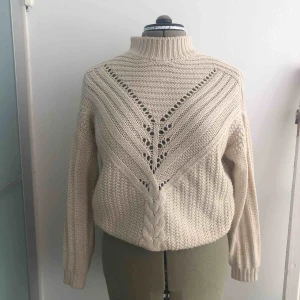  - Skön och mjuk stickad tröja, kan mötas upp i sthlm annars står köparen för frakt