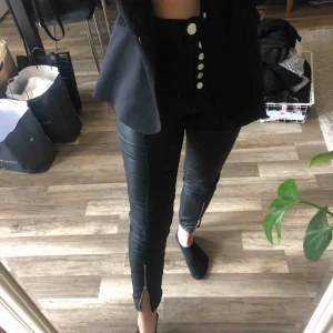  - Skinnbyxor i perfekt skick, superbra kvalité 🌹 50 kr frakt