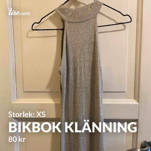  - Super fin, rak grå klänning!  I helt okej skick.🤩🥰