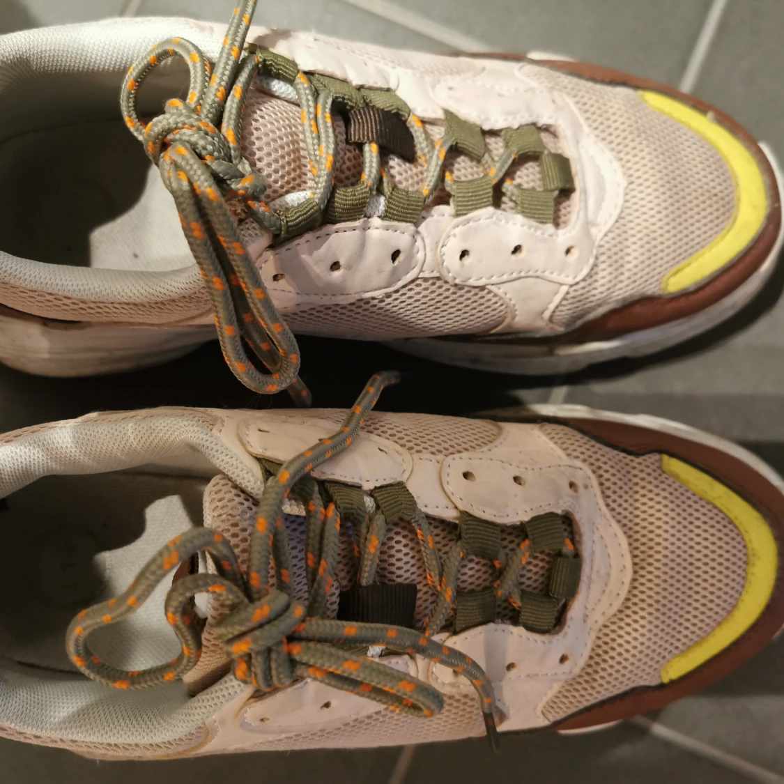 Sneakers i färg  - 90