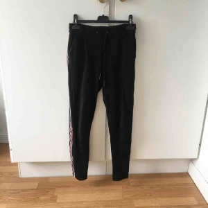  - Mjuka jättesköna byxor från ONLY.