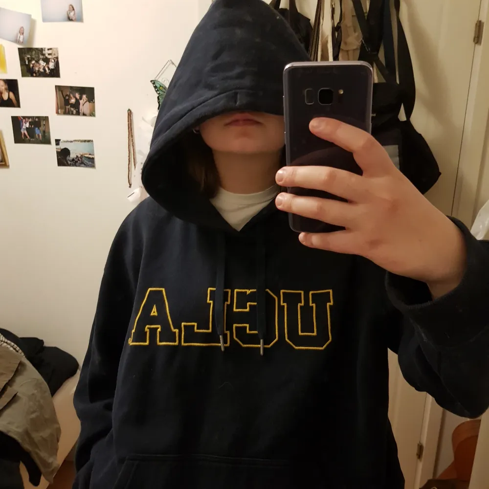 UCLA hoodie från hm, oversized å lite använd. Hoodies.