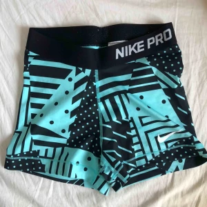  - Super snygga Nike PRO shorts i storlek S. 150kr med frakt. Aldrig använda! 