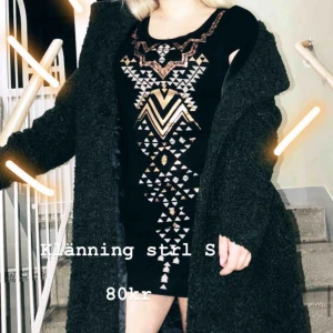  - Fest klänning i skönt material! Möts upp i Värnamo eller Jönköping eller skickas då mottagaren står för frakt. 