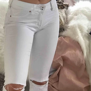  - Lee bootcut jeans med hål