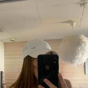  - En helt ny keps från Nike, lapparna är borttagna men har aldrig använt den🤍🤍 frakt ingår i priset