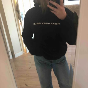  - Säljer min hoodie från NA-KD. Säljer pga att den inte kommer till användning, använt fåtal gånger. Frakt tillkommer.