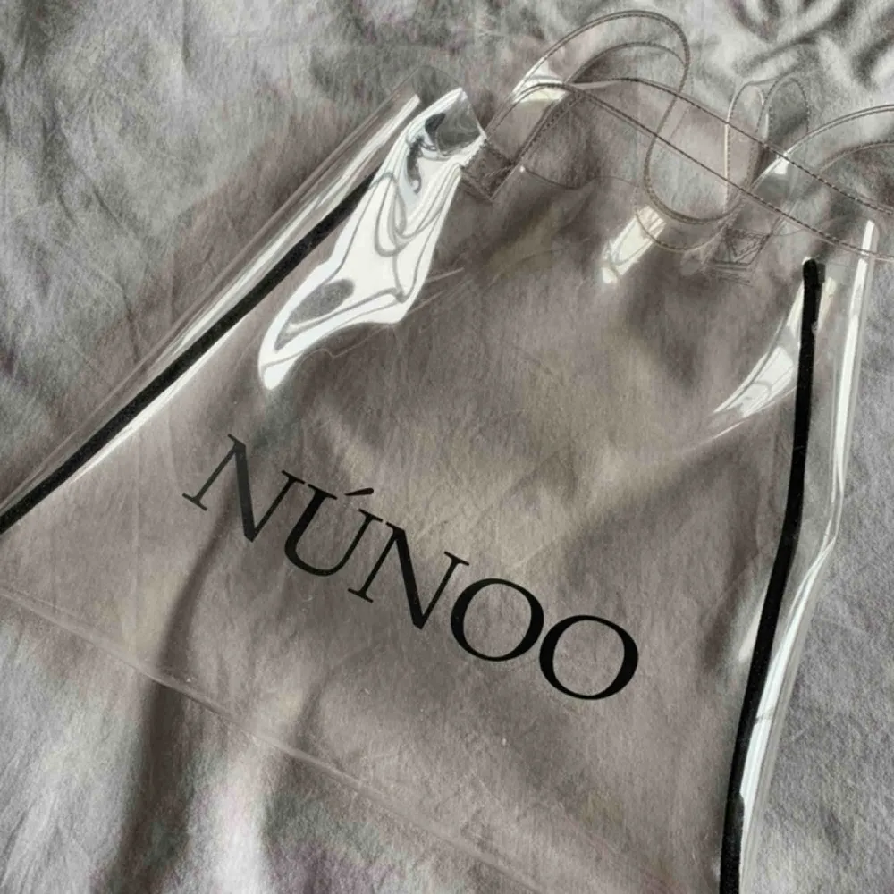 Transparent väska/shoppar från Nunoo.. Väskor.