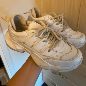  - Skor från NAKD, säljer då jag har ledsnat. Köparen står för frakten, om flera är intresserade blir de bud