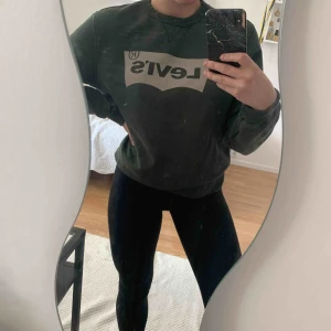  - Snygg Leviströja i mycket bra skick!😊 Kommer tyvärr inte till användning