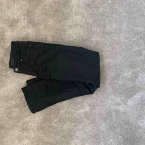  - Säljer dessa superfina jeans från Tiger of Sweden. Storlek 26. Inget att anmärka på.