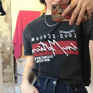  - Cool tshirt från carlings,, Frakt tillkommer, betalning sker via swish💕 bara att skicka ett meddelande vid frågor/om du vill ha fler bilder mm🥳 går alltid att pruta 