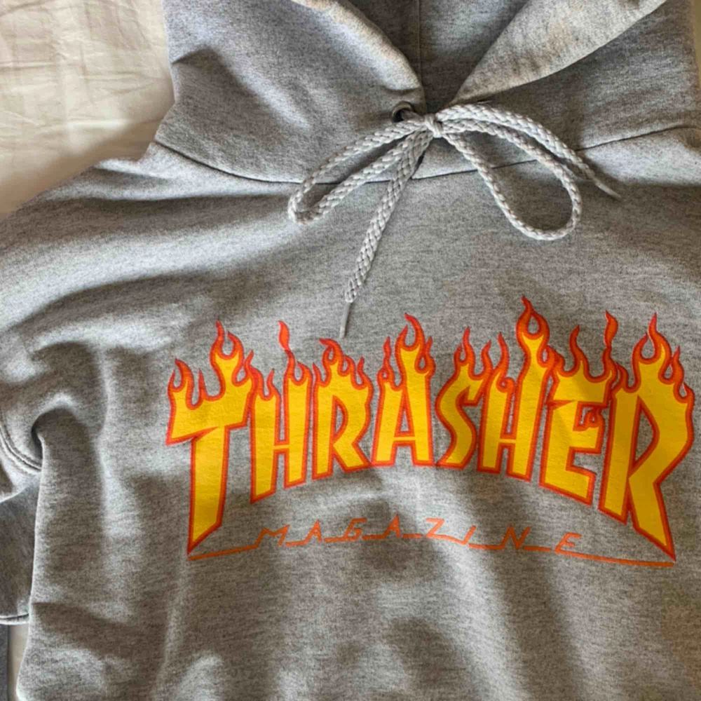 Jättefin Thrasher hoodie i super bra skick!!🥰  400kr + frakt . Huvtröjor & Träningströjor.