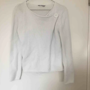  - Stickad kofta från Lindex med knappar