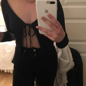  - Oanvänd cardigan/tröja med knytning storlek XS. BUDA I KOMMENTARERNA ELLER PRIVAT