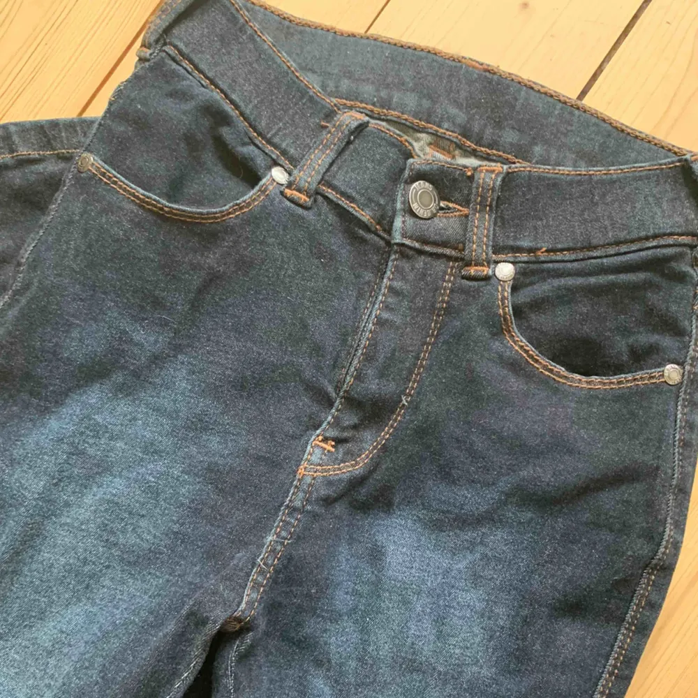 Jeans med mycket stretch från drdenim, endast provade . Jeans & Byxor.