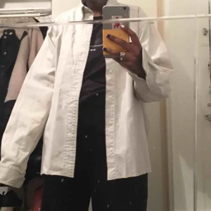 Beige skjorta från Ralph Lauren  - Denna beiga skjorta från polo Ralph Lauren! Aldrig använd så den är så gott som ny💖🦋