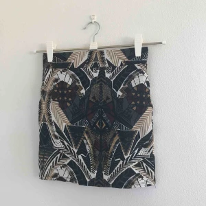  - Sjukt snygg och cool kjol från Gina Tricot i strl S. Superbra kvalité, knappt använd. Eventuell frakt tillkommer 💗⚡️