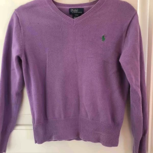  - En lila tröja bra skick frakt tillkommer 