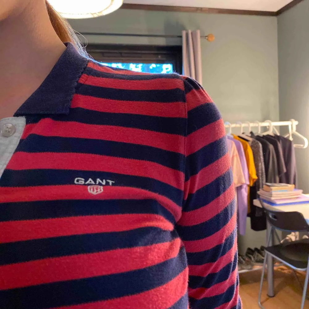 Långärmad tröja från GANT i storlek XS.  Betalning sker via swish. Köparen står för frakten!. Tröjor & Koftor.