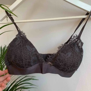  - Superfin och gullig bralette ifrån Ella M i strl M. Väldigt fint skick och nästan aldrig använd, den är som ny!!🧡🧡