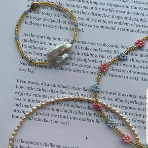 Handgjorda smycken  - Säljer jättefina handgjorda smycken. Kontakta mig för egen beställning💕