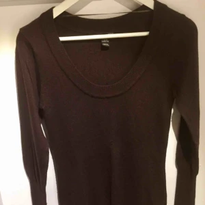  - Brun tunnstickad lång tröja, 73 cm,