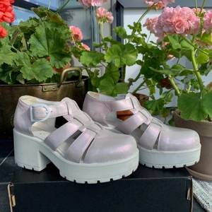 Platåskor - Rosa skimmriga platåskor, från vagabond! Köparen står för frakt 🌈💕