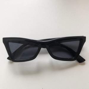 trendiga solglasögon från Zara 💘 knappt använda, så i mycket gott skick! 