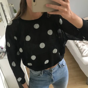 Tröja från Zara - Prickig tröja från Zara🤍🖤 