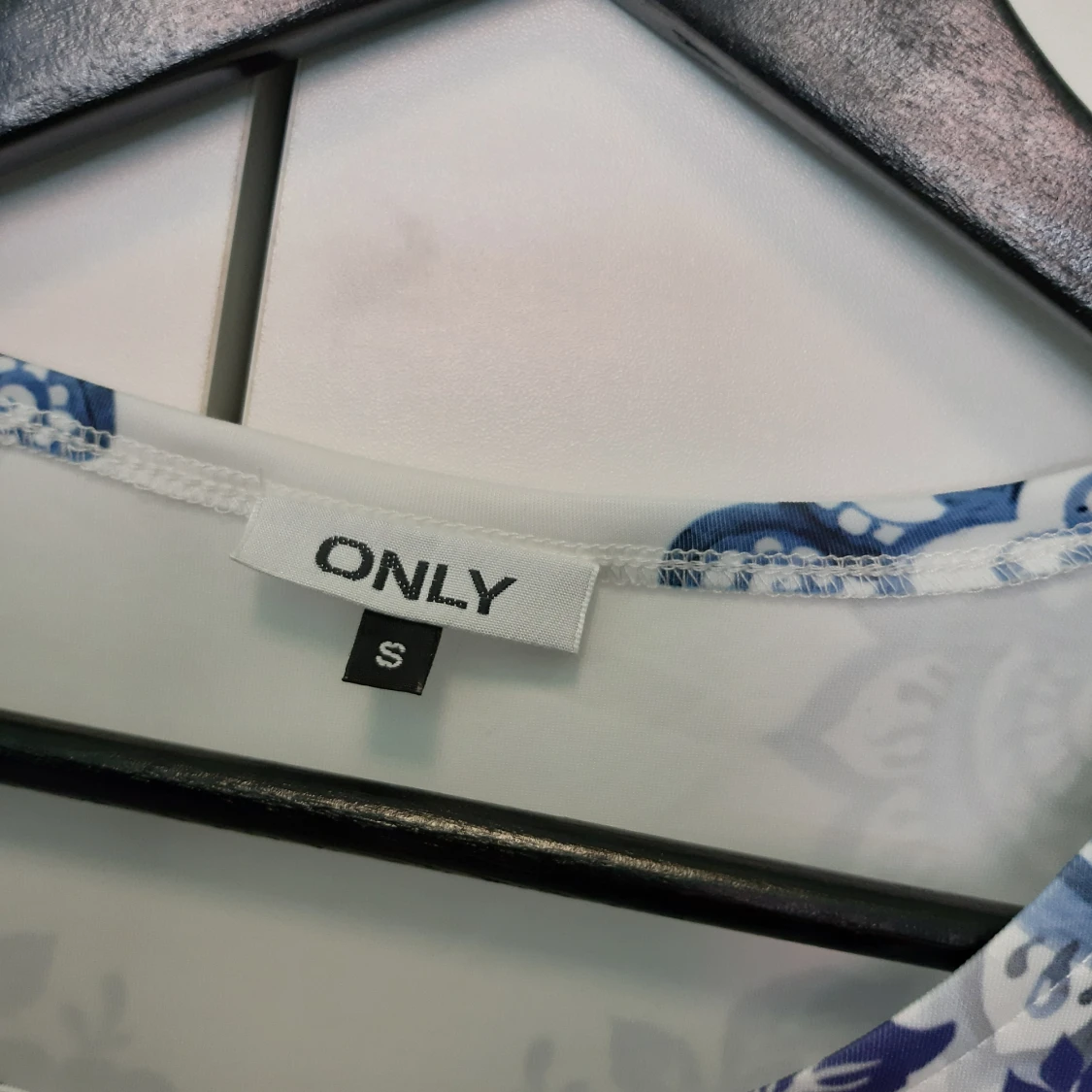 Only detaljerad klänning - 90