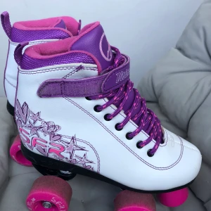 Rullskidor me 4 hjul SFR - Använda bara två gånger, barn skridskor i storlek 35,5.