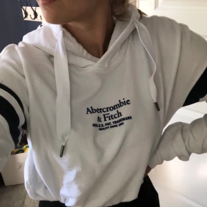 Intressekoll! Abercrombie&fitch hoodie  - Intressekoll på denna fina hoodie som jag aldrig har använt ( därav priset ). 