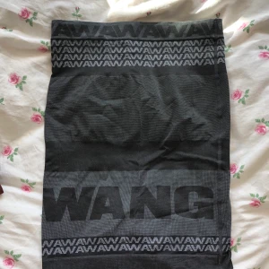 alexander wang kjol XS - sportig kjol från alexander wang x h&m storlek XS. 120 kr🌸