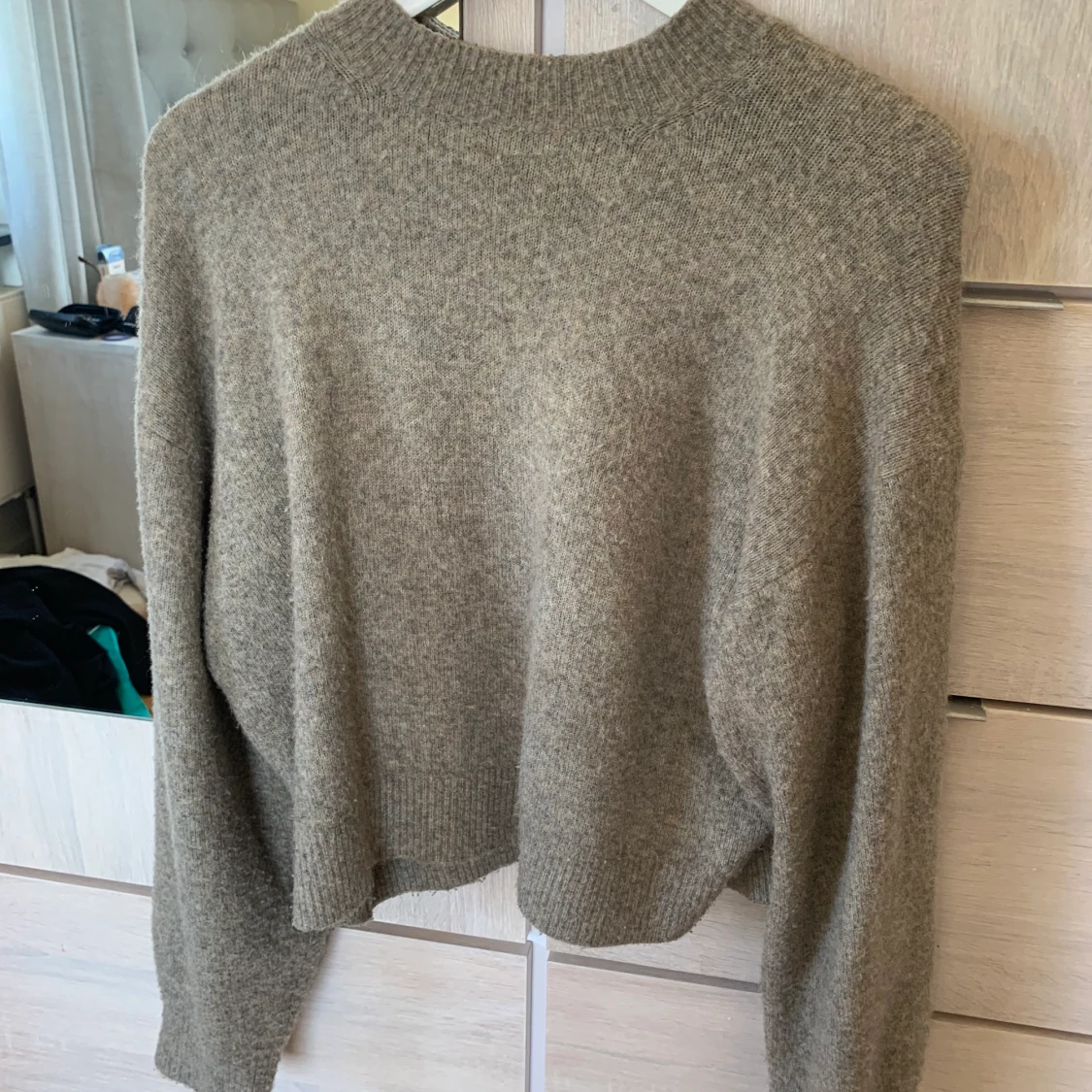 Beige stickad tröja från Weekday strl S