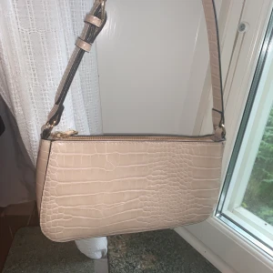 Baguette bag - Skulle någon vara intresserad av ett byte? Vill byta mot en annan baguette bag💕