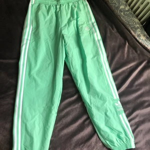 Adidas byxor storlek M/40 - Helt oanvända 